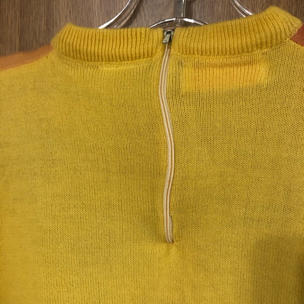 1970s Vintage Floral Yellow Sweater - Picture 4 of 6